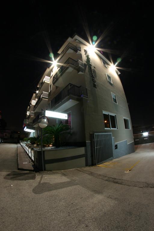 卢克索酒店 卡索里亚 外观 照片